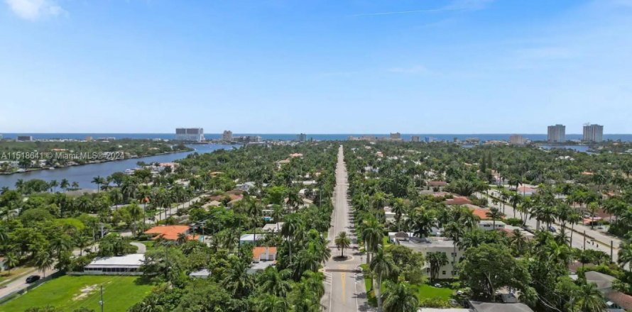 Casa en Hollywood, Florida 5 dormitorios, 203.36 m2 № 1729332