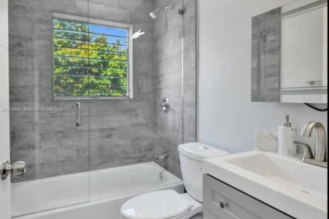 Casa en venta en Hollywood, Florida, 5 dormitorios, 203.36 m2 № 1729332 - foto 29
