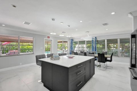 Casa en venta en Hollywood, Florida, 5 dormitorios, 203.36 m2 № 1729332 - foto 18
