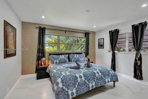 Casa en venta en Hollywood, Florida, 5 dormitorios, 203.36 m2 № 1729332 - foto 26