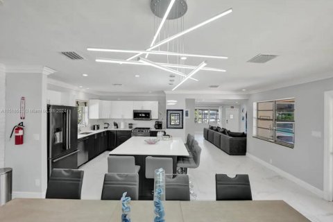 Casa en venta en Hollywood, Florida, 5 dormitorios, 203.36 m2 № 1729332 - foto 19