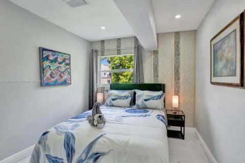 Casa en venta en Hollywood, Florida, 5 dormitorios, 203.36 m2 № 1729332 - foto 22