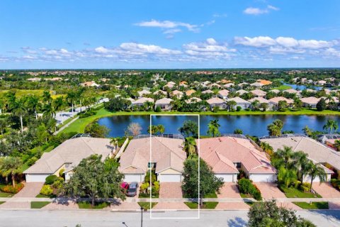 Villa ou maison à vendre à Venice, Floride: 2 chambres, 158.49 m2 № 2425855 - photo 2