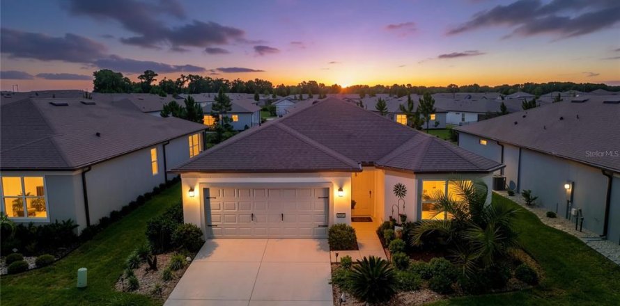 House in Ocala, Florida 3 bedrooms, 157.66 sq.m. № 2219240