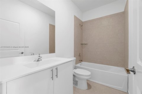 Townhouse in Homestead, Florida 3 bedrooms, 133.97 sq.m. № 1692233 - photo 23
