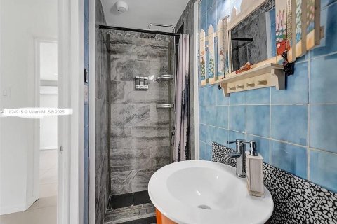 Casa en venta en Hollywood, Florida, 5 dormitorios, 140.47 m2 № 1790759 - foto 10
