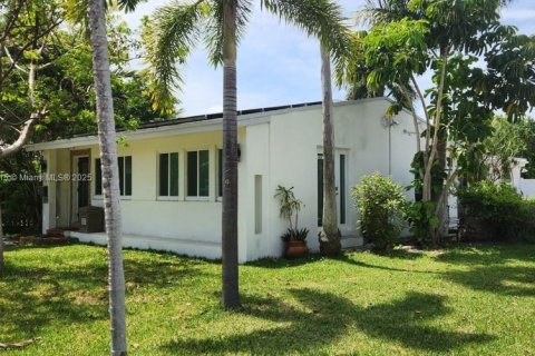Casa en venta en Hollywood, Florida, 5 dormitorios, 140.47 m2 № 1790759 - foto 1