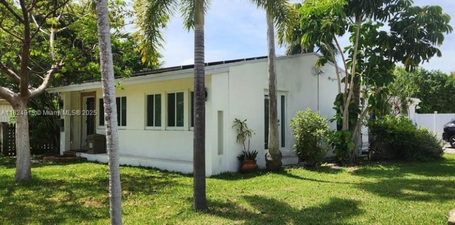 Casa en Hollywood, Florida 5 dormitorios, 140.47 m2 № 1790759