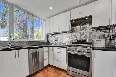 Casa en venta en Hollywood, Florida, 5 dormitorios, 140.47 m2 № 1790759 - foto 2