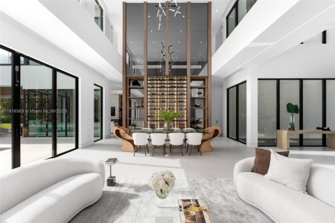 Villa ou maison à vendre à Miami, Floride: 6 chambres, 622.26 m2 № 1772578 - photo 11