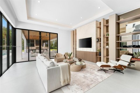 Villa ou maison à vendre à Miami, Floride: 6 chambres, 622.26 m2 № 1772578 - photo 15
