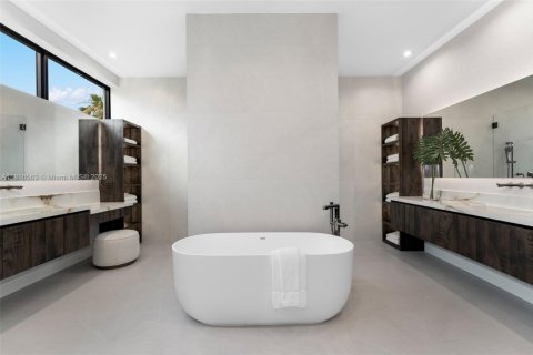 Villa ou maison à vendre à Miami, Floride: 6 chambres, 622.26 m2 № 1772578 - photo 29