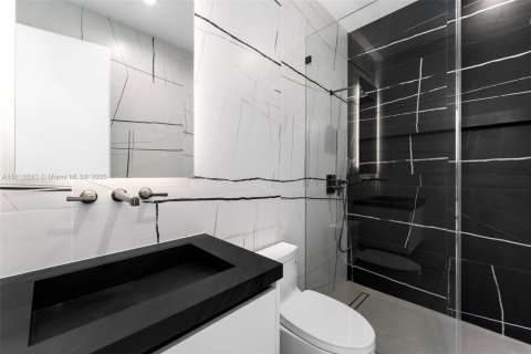 Villa ou maison à vendre à Miami, Floride: 6 chambres, 622.26 m2 № 1772578 - photo 22
