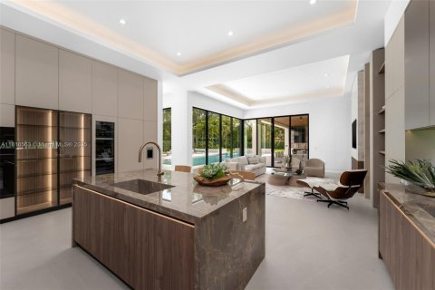 Villa ou maison à vendre à Miami, Floride: 6 chambres, 622.26 m2 № 1772578 - photo 12