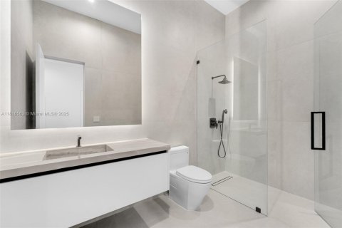 Villa ou maison à vendre à Miami, Floride: 6 chambres, 622.26 m2 № 1772578 - photo 17