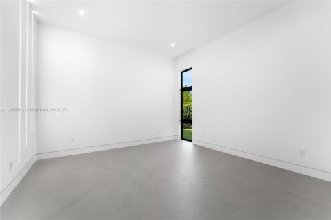 Villa ou maison à vendre à Miami, Floride: 6 chambres, 622.26 m2 № 1772578 - photo 16