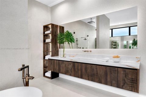 Villa ou maison à vendre à Miami, Floride: 6 chambres, 622.26 m2 № 1772578 - photo 30
