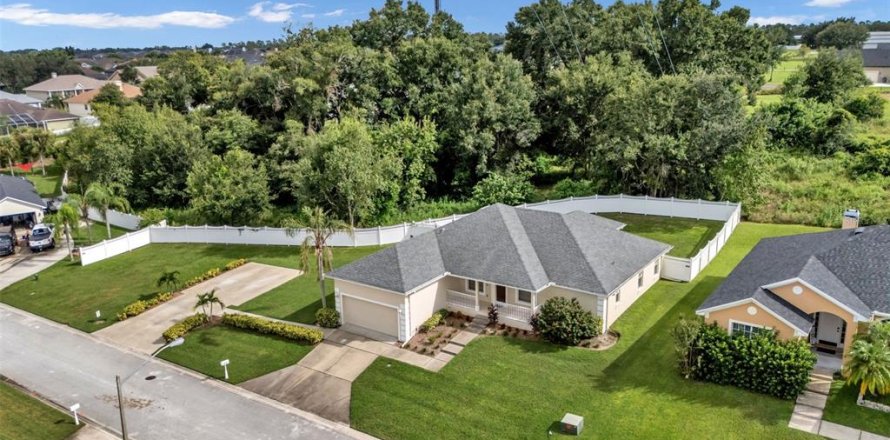 Casa en Lakeland, Florida 3 dormitorios, 189.06 m2 № 1899559