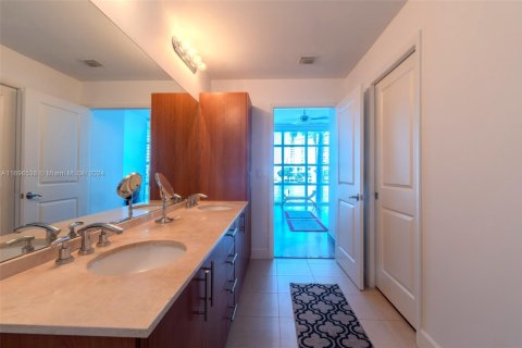 Condo in Hallandale Beach, Florida, 2 bedrooms  № 1864518 - photo 5