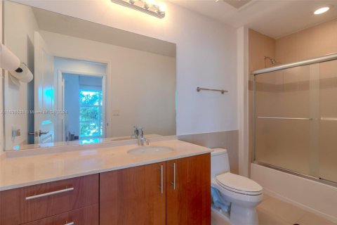Condo in Hallandale Beach, Florida, 2 bedrooms  № 1864518 - photo 11