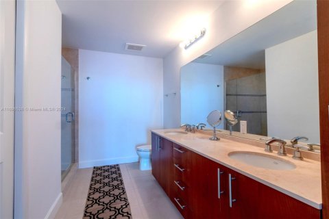 Condo in Hallandale Beach, Florida, 2 bedrooms  № 1864518 - photo 13