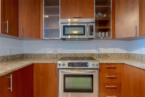 Condo in Hallandale Beach, Florida, 2 bedrooms  № 1864518 - photo 23