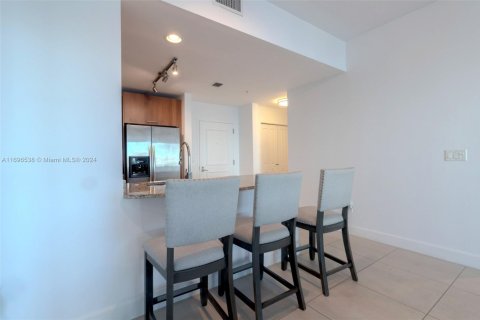 Condo in Hallandale Beach, Florida, 2 bedrooms  № 1864518 - photo 18