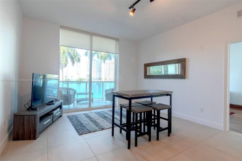 Condo in Hallandale Beach, Florida, 2 bedrooms  № 1864518 - photo 19