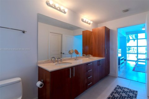 Condo in Hallandale Beach, Florida, 2 bedrooms  № 1864518 - photo 10