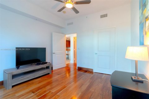 Condo in Hallandale Beach, Florida, 2 bedrooms  № 1864518 - photo 6