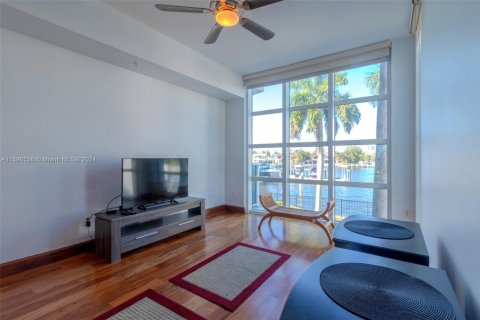Condo in Hallandale Beach, Florida, 2 bedrooms  № 1864518 - photo 14