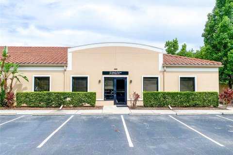 Commercial property in Bradenton, Florida 217.39 sq.m. № 2132231 - photo 2