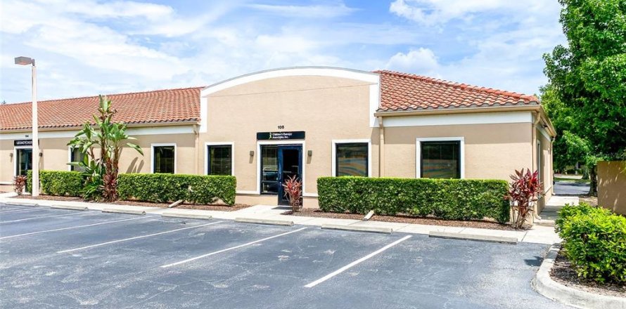 Commercial property in Bradenton, Florida 217.39 sq.m. № 2132231