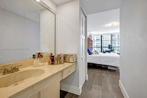 Купить кондоминиум в Халландейл-Бич, Флорида 2 спальни, 130.06м2, № 1958333 - фото 3