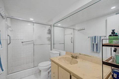 Купить кондоминиум в Халландейл-Бич, Флорида 2 спальни, 130.06м2, № 1958333 - фото 2