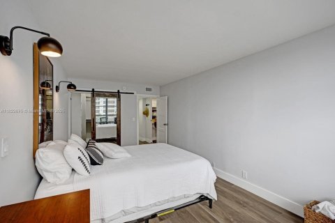 Купить кондоминиум в Халландейл-Бич, Флорида 2 спальни, 130.06м2, № 1958333 - фото 7