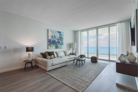 Condominio en alquiler en Sunny Isles Beach, Florida, 2 dormitorios, 207.64 m2 № 2010547 - foto 2