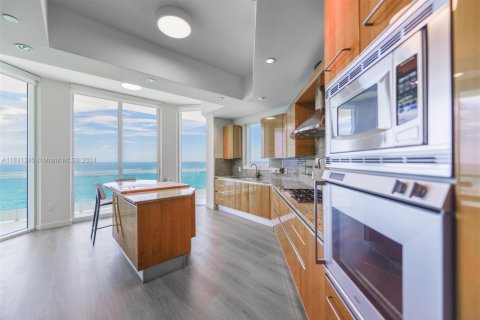 Condominio en alquiler en Sunny Isles Beach, Florida, 2 dormitorios, 207.64 m2 № 2010547 - foto 8