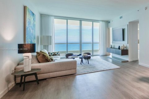 Condominio en Sunny Isles Beach, Florida, 2 dormitorios  № 2010547