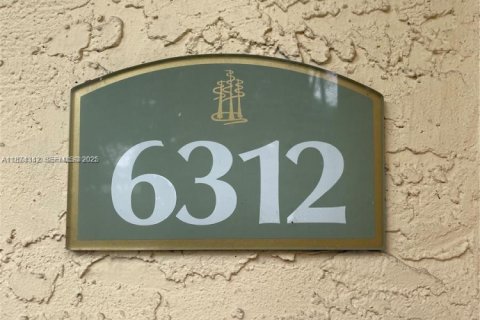 Townhouse in Coral Springs, Florida 2 bedrooms, 111.76 sq.m. № 1940918 - photo 20