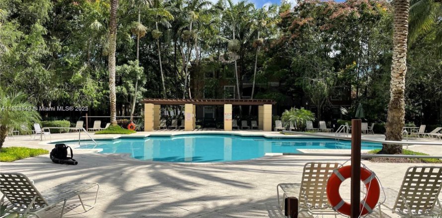 Таунхаус в Корал-Спрингс, Флорида 2 спальни, 111.76м2 № 1940918