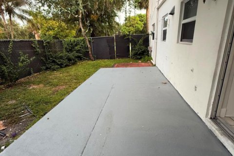Copropriété à louer à Pompano Beach, Floride: 2 chambres, 82.68 m2 № 2265582 - photo 2