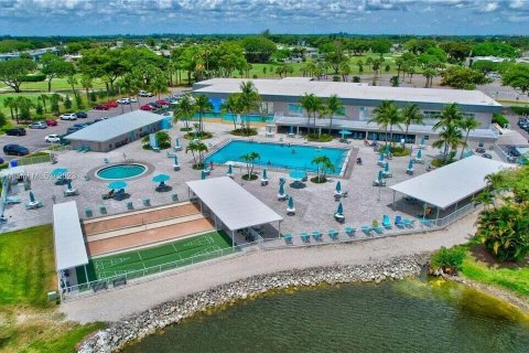 Condominio en alquiler en Delray Beach, Florida, 2 dormitorios, 85.47 m2 № 1051098 - foto 1