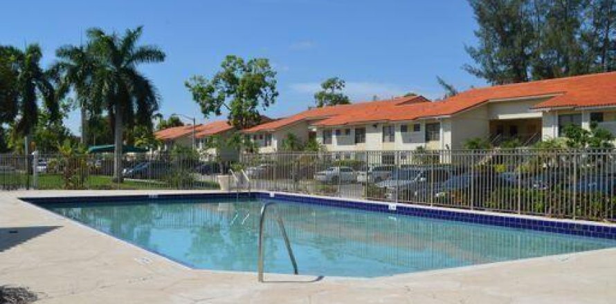 Condo in Royal Palm Beach, Florida, 2 bedrooms  № 952283