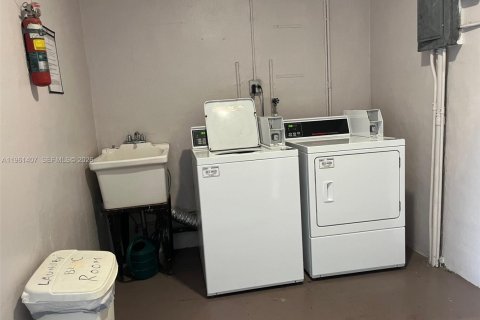 Copropriété à louer à Hallandale Beach, Floride: 1 chambre, 66.89 m2 № 2023305 - photo 13