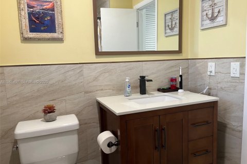 Copropriété à louer à Hallandale Beach, Floride: 1 chambre, 66.89 m2 № 2023305 - photo 9