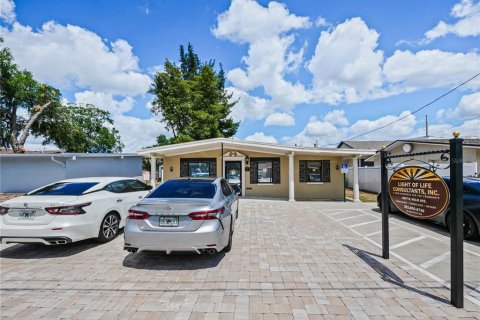 Commercial property in Winter Park, Florida 101.08 sq.m. № 2150965 - photo 2