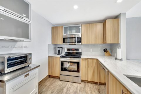 Condominio en venta en Deerfield Beach, Florida, 2 dormitorios, 123.19 m2 № 1727393 - foto 6