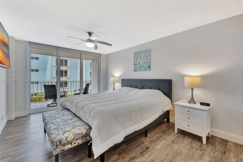 Condominio en venta en Deerfield Beach, Florida, 2 dormitorios, 123.19 m2 № 1727393 - foto 21