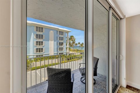 Condominio en venta en Deerfield Beach, Florida, 2 dormitorios, 123.19 m2 № 1727393 - foto 22